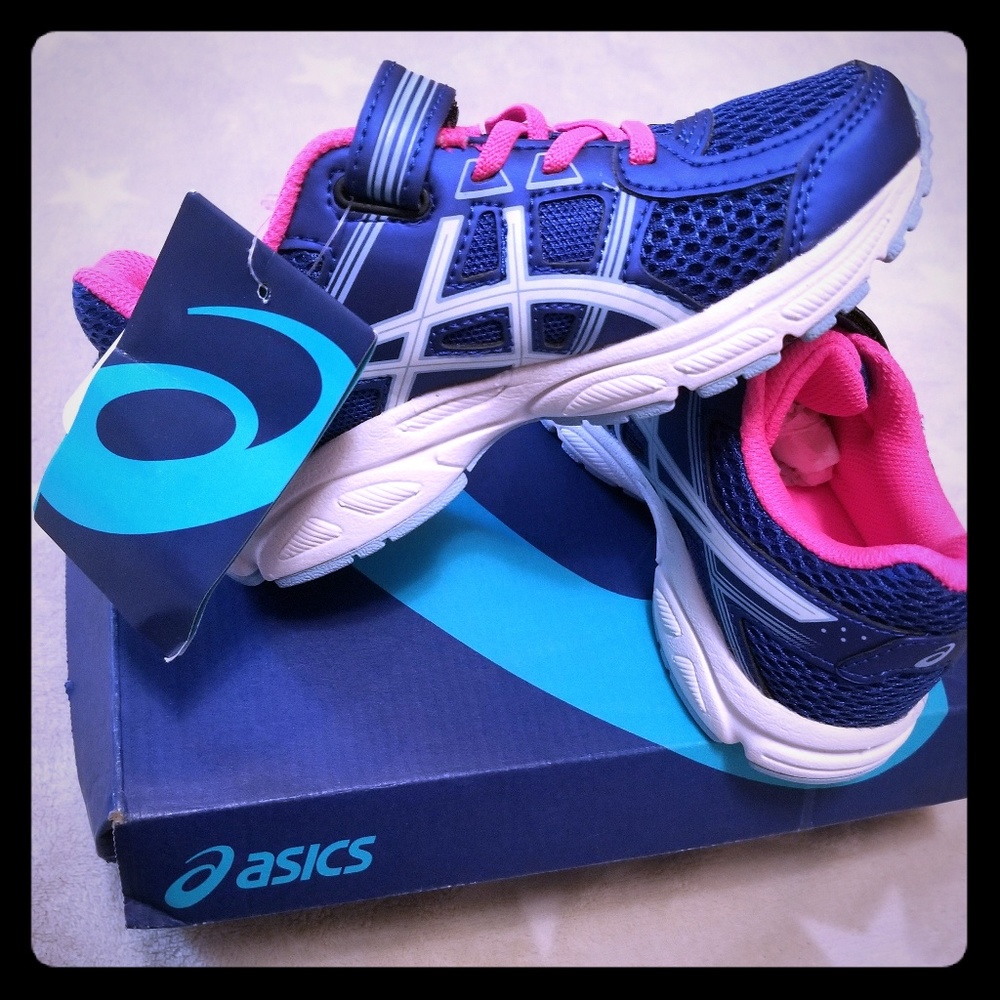 Girls velcro shoes